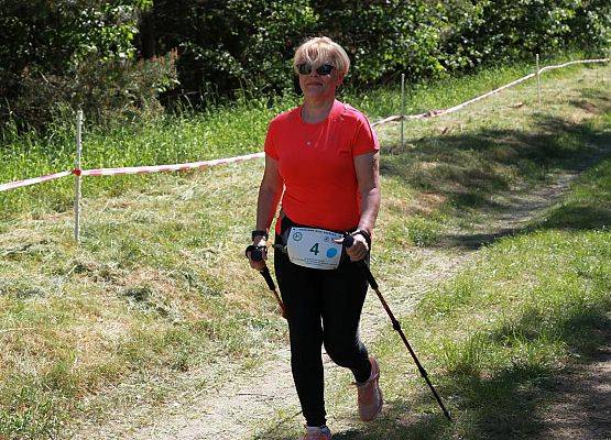 Grafika 141: "Rodzinny Bieg Leśnika" na 8 kilometrów przy Szkole Podstawowej w Leśnicach