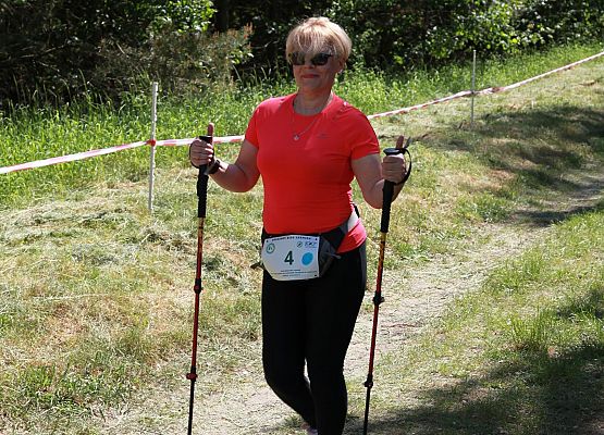 Grafika 143: "Rodzinny Bieg Leśnika" na 8 kilometrów przy Szkole Podstawowej w Leśnicach