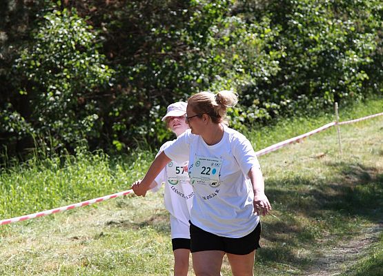 Grafika 153: "Rodzinny Bieg Leśnika" na 8 kilometrów przy Szkole Podstawowej w Leśnicach