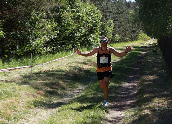 Grafika 181: "Rodzinny Bieg Leśnika" na 8 kilometrów przy Szkole Podstawowej w Leśnicach