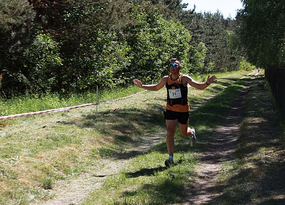 Grafika 182: "Rodzinny Bieg Leśnika" na 8 kilometrów przy Szkole Podstawowej w Leśnicach