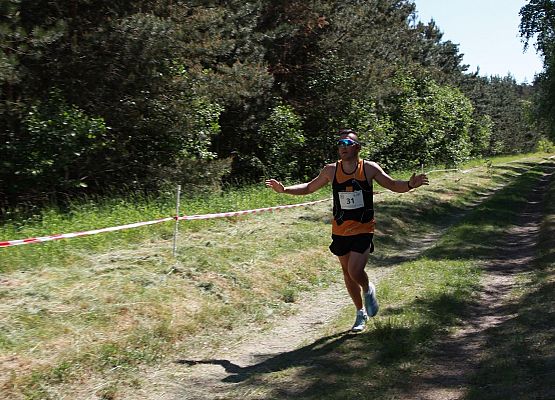 Grafika 185: "Rodzinny Bieg Leśnika" na 8 kilometrów przy Szkole Podstawowej w Leśnicach