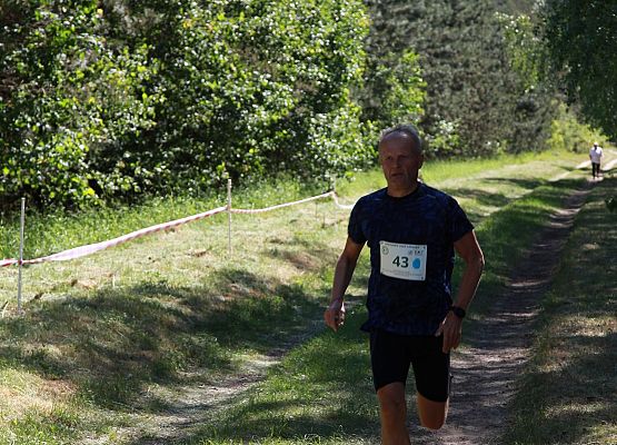 Grafika 194: "Rodzinny Bieg Leśnika" na 8 kilometrów przy Szkole Podstawowej w Leśnicach
