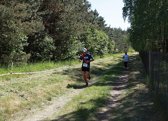 Grafika 198: "Rodzinny Bieg Leśnika" na 8 kilometrów przy Szkole Podstawowej w Leśnicach