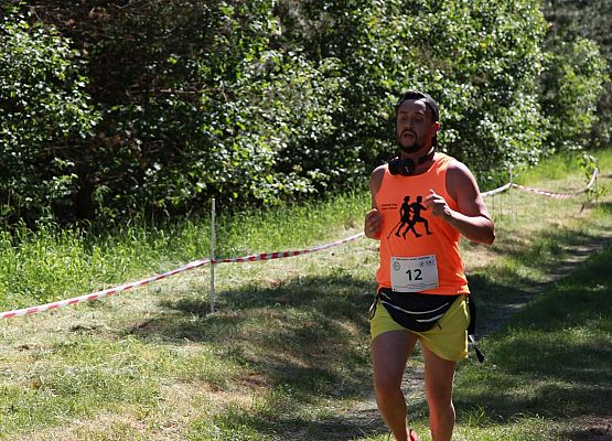 Grafika 219: "Rodzinny Bieg Leśnika" na 8 kilometrów przy Szkole Podstawowej w Leśnicach