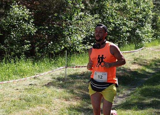 Grafika 220: "Rodzinny Bieg Leśnika" na 8 kilometrów przy Szkole Podstawowej w Leśnicach