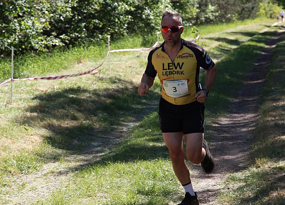 Grafika 221: "Rodzinny Bieg Leśnika" na 8 kilometrów przy Szkole Podstawowej w Leśnicach