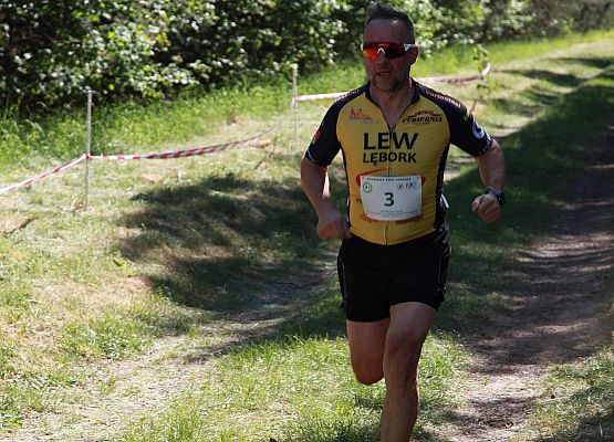 Grafika 222: "Rodzinny Bieg Leśnika" na 8 kilometrów przy Szkole Podstawowej w Leśnicach