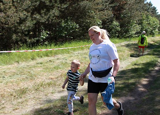 Grafika 230: "Rodzinny Bieg Leśnika" na 8 kilometrów przy Szkole Podstawowej w Leśnicach