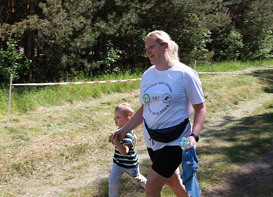 Grafika 231: "Rodzinny Bieg Leśnika" na 8 kilometrów przy Szkole Podstawowej w Leśnicach