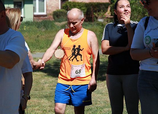 Grafika 233: "Rodzinny Bieg Leśnika" na 8 kilometrów przy Szkole Podstawowej w Leśnicach