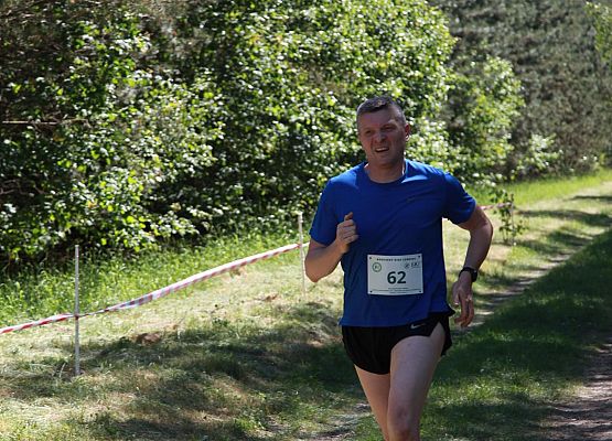 Grafika 237: "Rodzinny Bieg Leśnika" na 8 kilometrów przy Szkole Podstawowej w Leśnicach