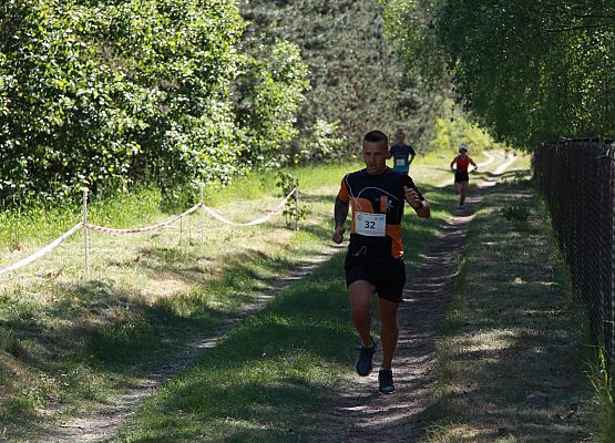 Grafika 241: "Rodzinny Bieg Leśnika" na 8 kilometrów przy Szkole Podstawowej w Leśnicach