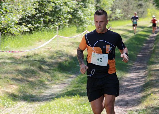 Grafika 244: "Rodzinny Bieg Leśnika" na 8 kilometrów przy Szkole Podstawowej w Leśnicach