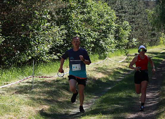 Grafika 250: "Rodzinny Bieg Leśnika" na 8 kilometrów przy Szkole Podstawowej w Leśnicach