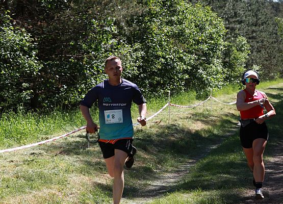 Grafika 252: "Rodzinny Bieg Leśnika" na 8 kilometrów przy Szkole Podstawowej w Leśnicach