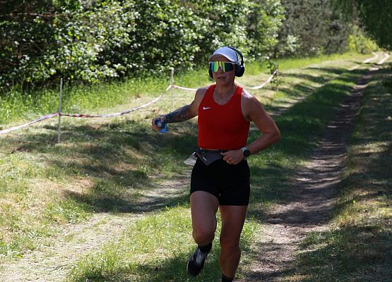 Grafika 253: "Rodzinny Bieg Leśnika" na 8 kilometrów przy Szkole Podstawowej w Leśnicach