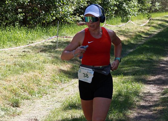 Grafika 255: "Rodzinny Bieg Leśnika" na 8 kilometrów przy Szkole Podstawowej w Leśnicach