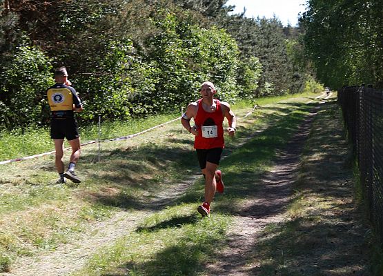 Grafika 258: "Rodzinny Bieg Leśnika" na 8 kilometrów przy Szkole Podstawowej w Leśnicach