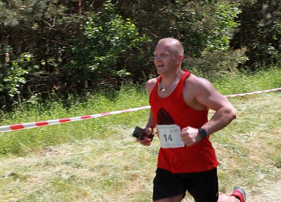 Grafika 260: "Rodzinny Bieg Leśnika" na 8 kilometrów przy Szkole Podstawowej w Leśnicach