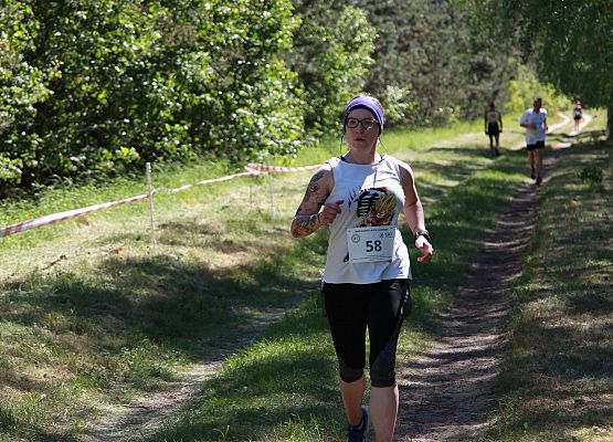 Grafika 266: "Rodzinny Bieg Leśnika" na 8 kilometrów przy Szkole Podstawowej w Leśnicach