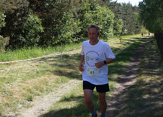 Grafika 273: "Rodzinny Bieg Leśnika" na 8 kilometrów przy Szkole Podstawowej w Leśnicach