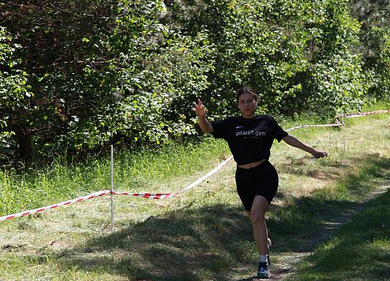 Grafika 275: "Rodzinny Bieg Leśnika" na 8 kilometrów przy Szkole Podstawowej w Leśnicach