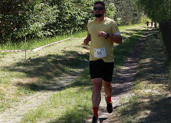 Grafika 284: "Rodzinny Bieg Leśnika" na 8 kilometrów przy Szkole Podstawowej w Leśnicach