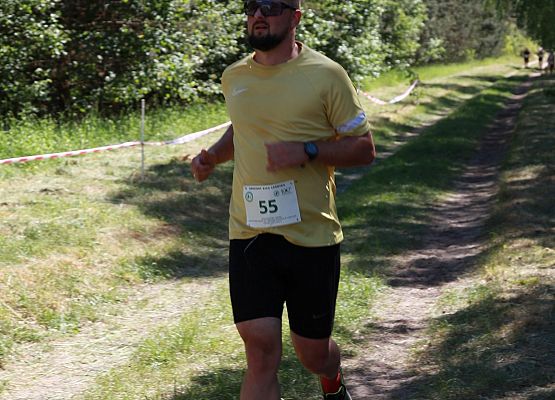 Grafika 287: "Rodzinny Bieg Leśnika" na 8 kilometrów przy Szkole Podstawowej w Leśnicach