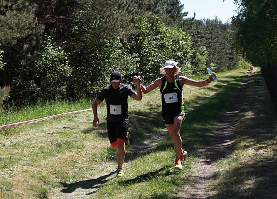 Grafika 292: "Rodzinny Bieg Leśnika" na 8 kilometrów przy Szkole Podstawowej w Leśnicach
