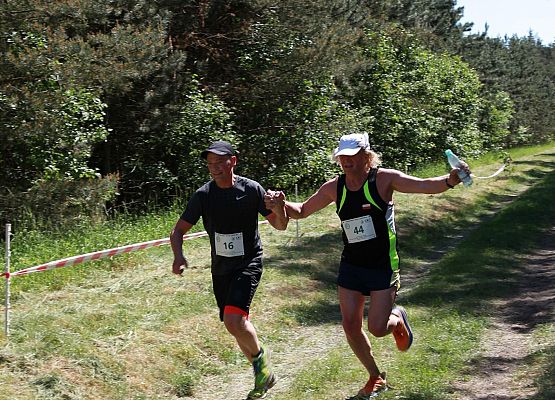 Grafika 294: "Rodzinny Bieg Leśnika" na 8 kilometrów przy Szkole Podstawowej w Leśnicach