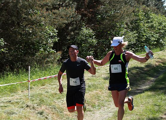 Grafika 295: "Rodzinny Bieg Leśnika" na 8 kilometrów przy Szkole Podstawowej w Leśnicach