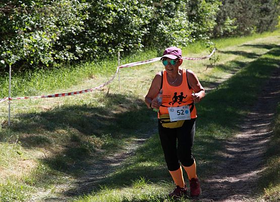 Grafika 300: "Rodzinny Bieg Leśnika" na 8 kilometrów przy Szkole Podstawowej w Leśnicach