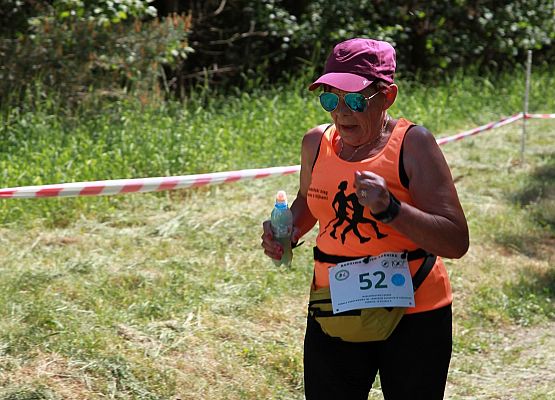 Grafika 303: "Rodzinny Bieg Leśnika" na 8 kilometrów przy Szkole Podstawowej w Leśnicach