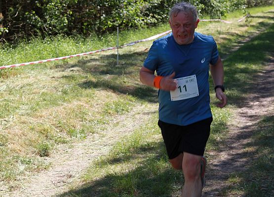 Grafika 321: "Rodzinny Bieg Leśnika" na 8 kilometrów przy Szkole Podstawowej w Leśnicach