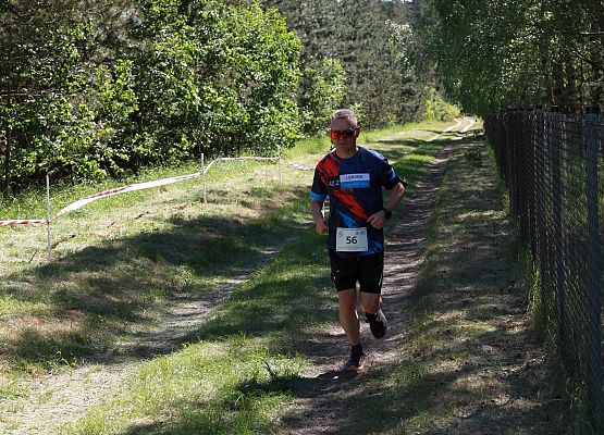 Grafika 322: "Rodzinny Bieg Leśnika" na 8 kilometrów przy Szkole Podstawowej w Leśnicach