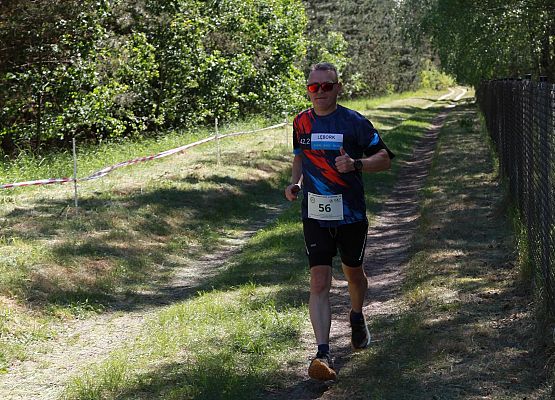 Grafika 324: "Rodzinny Bieg Leśnika" na 8 kilometrów przy Szkole Podstawowej w Leśnicach