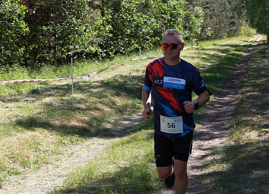 Grafika 325: "Rodzinny Bieg Leśnika" na 8 kilometrów przy Szkole Podstawowej w Leśnicach