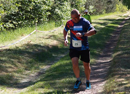 Grafika 328: "Rodzinny Bieg Leśnika" na 8 kilometrów przy Szkole Podstawowej w Leśnicach