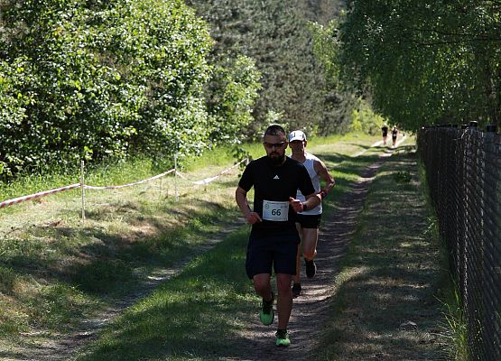 Grafika 335: "Rodzinny Bieg Leśnika" na 8 kilometrów przy Szkole Podstawowej w Leśnicach