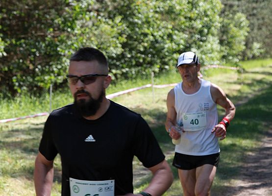 Grafika 343: "Rodzinny Bieg Leśnika" na 8 kilometrów przy Szkole Podstawowej w Leśnicach