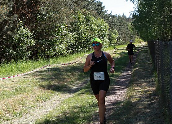 Grafika 350: "Rodzinny Bieg Leśnika" na 8 kilometrów przy Szkole Podstawowej w Leśnicach