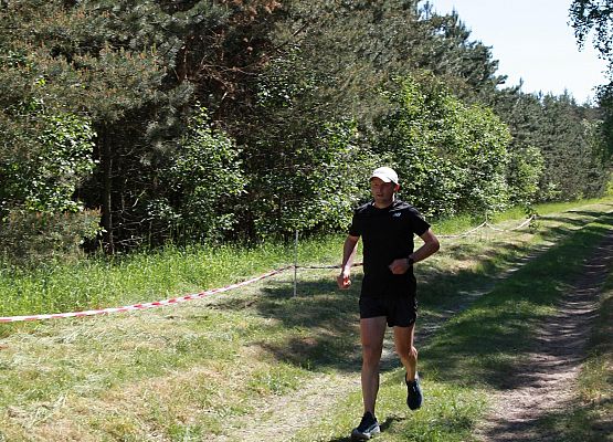 Grafika 354: "Rodzinny Bieg Leśnika" na 8 kilometrów przy Szkole Podstawowej w Leśnicach