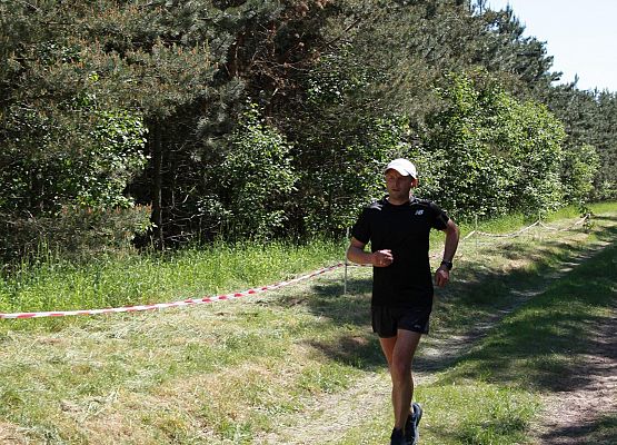 Grafika 355: "Rodzinny Bieg Leśnika" na 8 kilometrów przy Szkole Podstawowej w Leśnicach