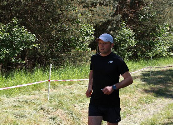 Grafika 357: "Rodzinny Bieg Leśnika" na 8 kilometrów przy Szkole Podstawowej w Leśnicach