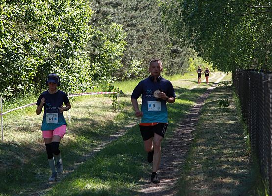 Grafika 366: "Rodzinny Bieg Leśnika" na 8 kilometrów przy Szkole Podstawowej w Leśnicach