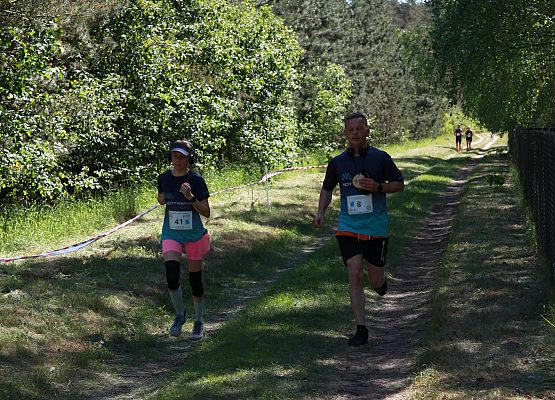 Grafika 368: "Rodzinny Bieg Leśnika" na 8 kilometrów przy Szkole Podstawowej w Leśnicach