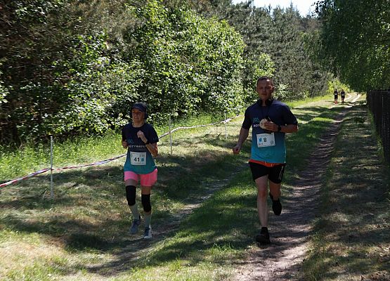 Grafika 369: "Rodzinny Bieg Leśnika" na 8 kilometrów przy Szkole Podstawowej w Leśnicach
