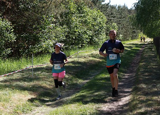 Grafika 370: "Rodzinny Bieg Leśnika" na 8 kilometrów przy Szkole Podstawowej w Leśnicach