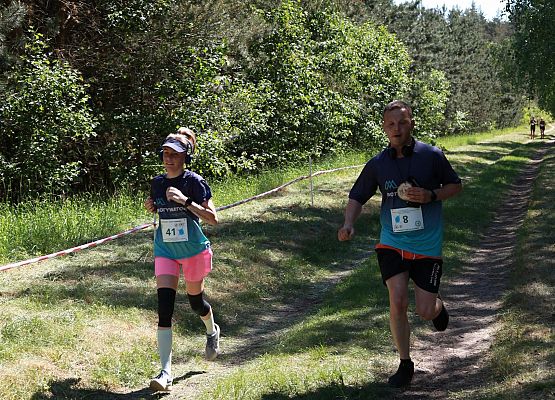 Grafika 372: "Rodzinny Bieg Leśnika" na 8 kilometrów przy Szkole Podstawowej w Leśnicach